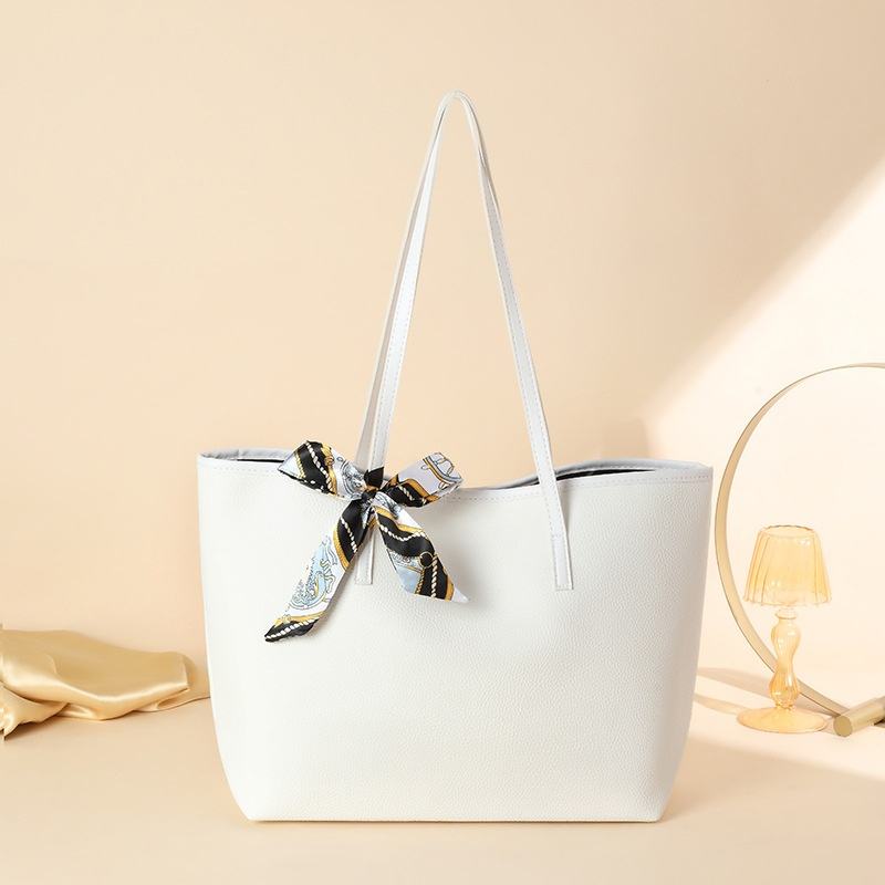 Minimalist Large-Capacity Tote Bag with Lychee Pattern