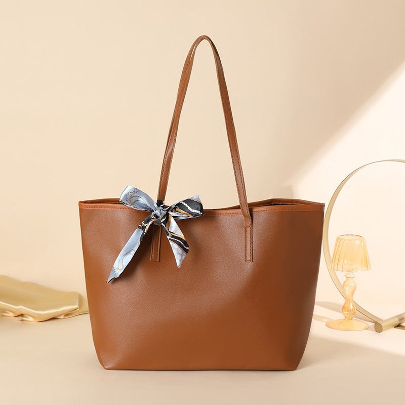 Minimalist Large-Capacity Tote Bag with Lychee Pattern