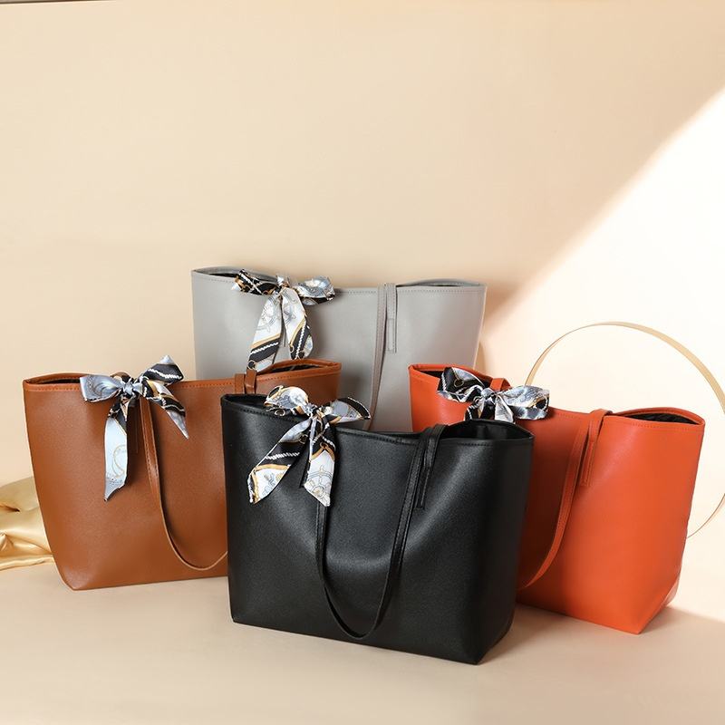 Minimalist Large-Capacity Tote Bag with Lychee Pattern